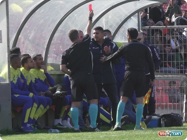 אדום על מילים מיותרות